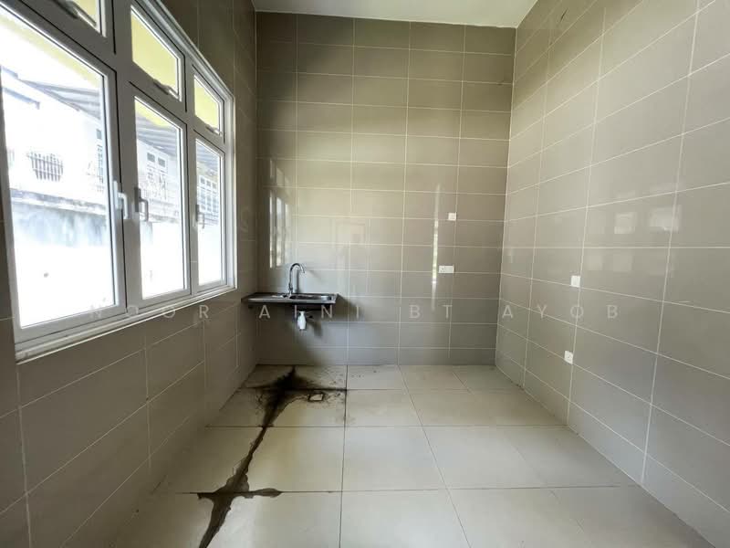 Rumah Banglo untuk Dijual di Ampang (Selangor) - Noor Aini Bt Ayob - Kitchen - PropertyGuru.com.my