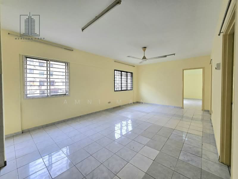 Apartment for Sale at Pangsapuri Subang Suria - Amni Manan - Living Room - PropertyGuru.com.my