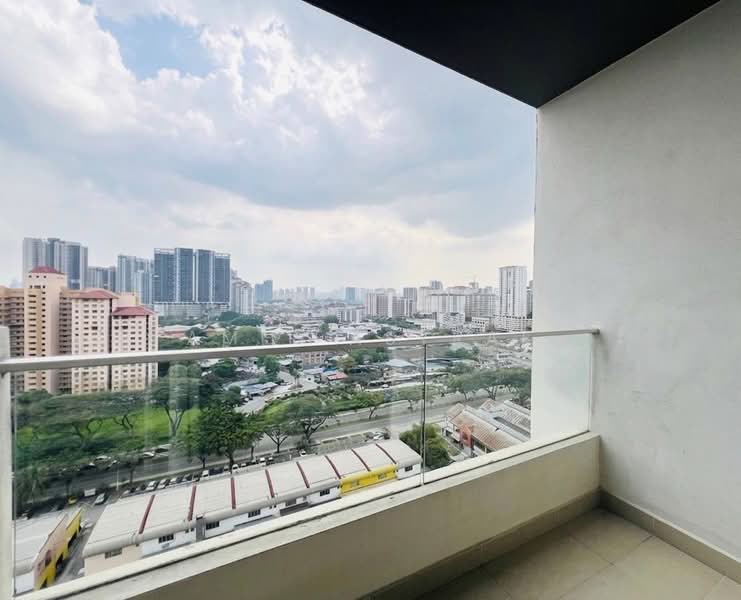 Servis Apartment untuk Dijual di Platinum Lake PV 21 - Amir Asyraf - Balcony - PropertyGuru.com.my