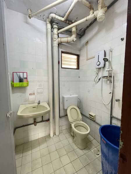 Pangsapuri untuk Dijual di Sri Intan 1 - Yanis Cheong - Bathroom - PropertyGuru.com.my