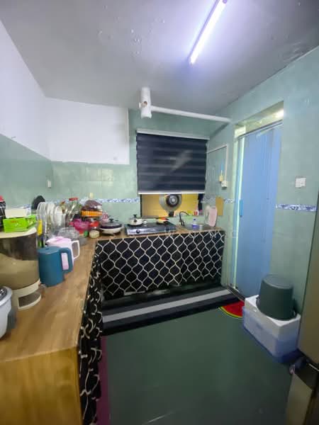 Flat for Rent at Taman Daya - Jalan Pinang 3, 4 - Bess Wong - Kitchen - PropertyGuru.com.my