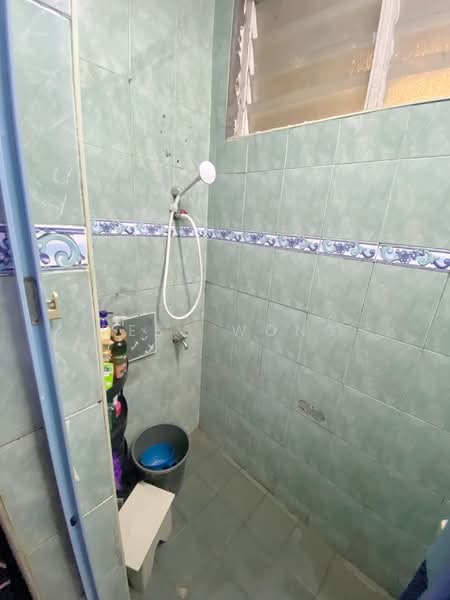 Flat for Rent at Taman Daya - Jalan Pinang 3, 4 - Bess Wong - Bathroom - PropertyGuru.com.my