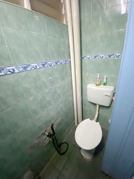 Flat for Rent at Taman Daya - Jalan Pinang 3, 4 - Bess Wong - Bathroom - PropertyGuru.com.my