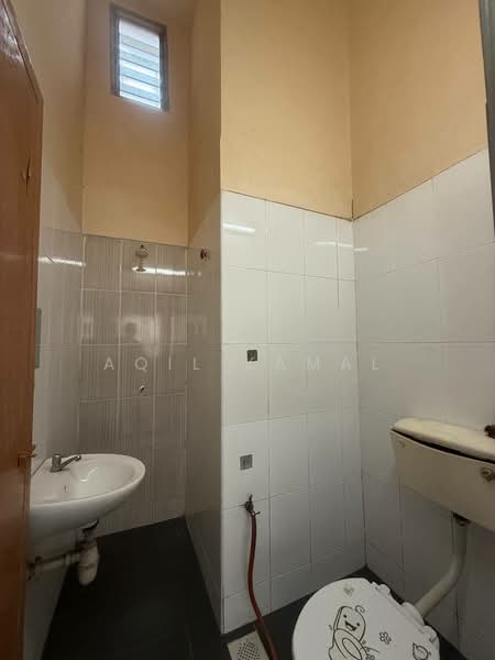 Terraced House for Sale in Klang (Selangor) - Aqil Kamal - Bathroom - PropertyGuru.com.my