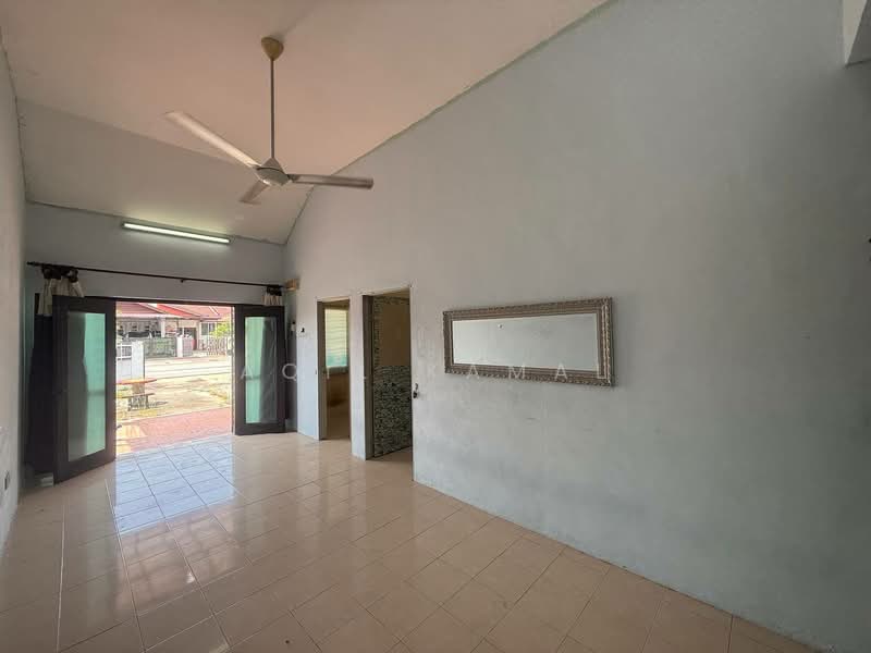 Terraced House for Sale in Klang (Selangor) - Aqil Kamal - Living Room - PropertyGuru.com.my