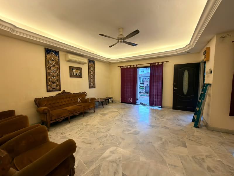 Rumah Teres 2.5 Tingkat untuk Dijual di Bandar Country Homes (Rawang) - Kelvin . - Living Room - PropertyGuru.com.my