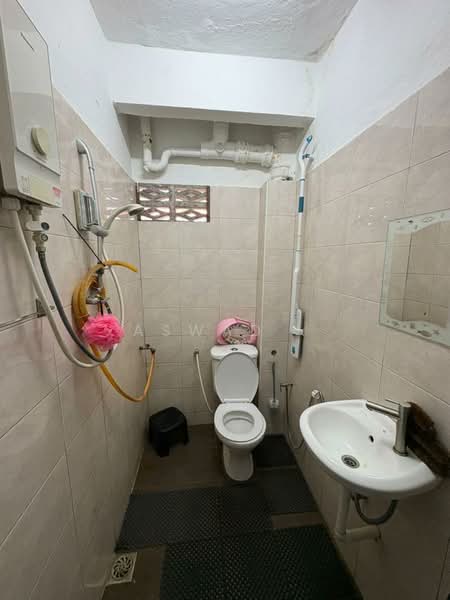 2-storey Terraced House for Sale in Taman Desa Damai (Bukit Mertajam) - Aswad . - Bathroom - PropertyGuru.com.my