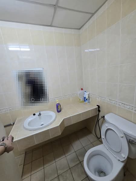 Rumah Teres 2 Tingkat untuk Dijual di Taman Megah Kepong (Kepong) - Louis Foong - Bathroom - PropertyGuru.com.my