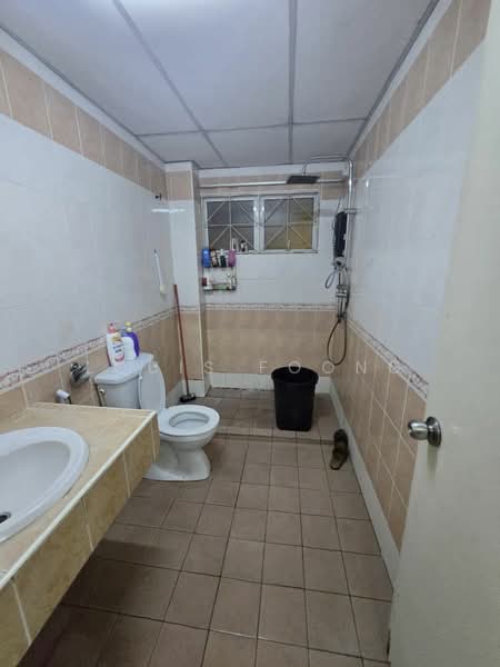 Rumah Teres 2 Tingkat untuk Dijual di Taman Megah Kepong (Kepong) - Louis Foong - Bathroom - PropertyGuru.com.my