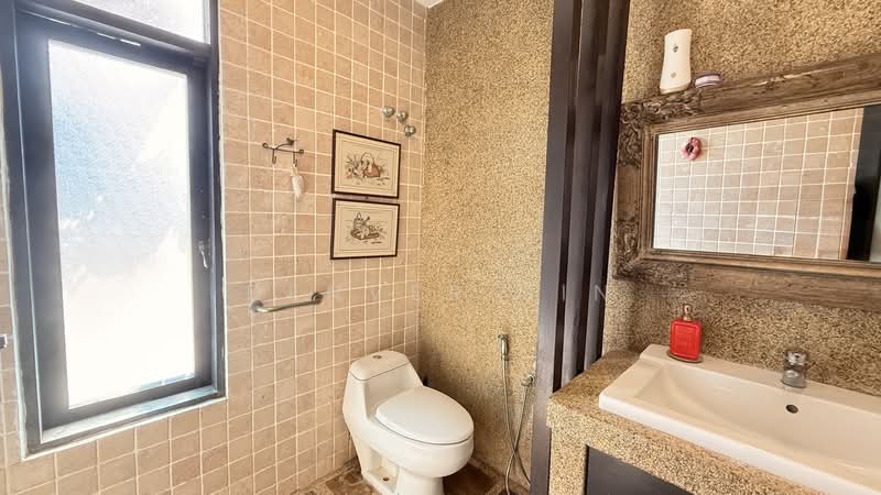 Rumah Berkembar untuk Dijual di Beverly Heights (Ampang) - Denver Sin - Bathroom - PropertyGuru.com.my