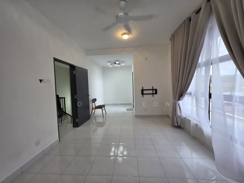 2-storey Terraced House for Rent in Taman Austin Duta (Tebrau) - Tori Cheon - Living Room - PropertyGuru.com.my