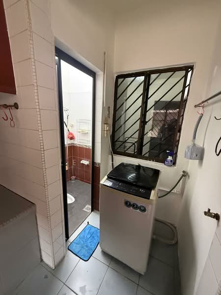 2-storey Terraced House for Rent in Taman Bukit Mewah (Tampoi) - Lex Hiew - Bathroom - PropertyGuru.com.my