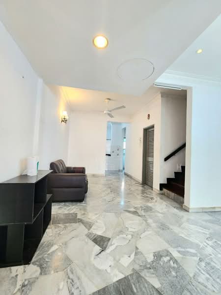 2-storey Terraced House for Sale in Bandar Kinrara Seksyen 3 (Bandar Kinrara) - Aizat Saifulrullah - Living Room - PropertyGuru.com.my