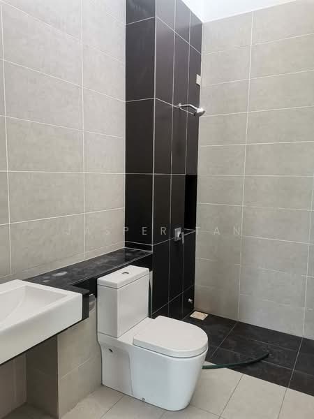 Rumah Teres 2 Tingkat untuk Disewa di Semenyih (Selangor) - Jasper Tan - Bathroom - PropertyGuru.com.my