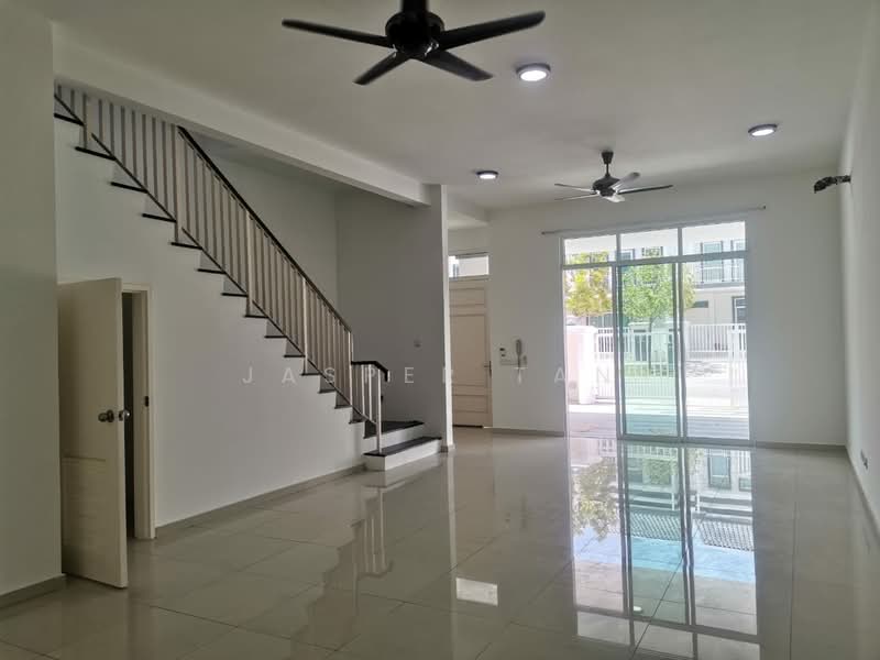 Rumah Teres 2 Tingkat untuk Disewa di Semenyih (Selangor) - Jasper Tan - Living Room - PropertyGuru.com.my