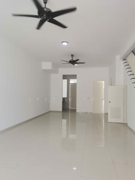 Rumah Teres 2 Tingkat untuk Disewa di Semenyih (Selangor) - Jasper Tan - Living Room - PropertyGuru.com.my