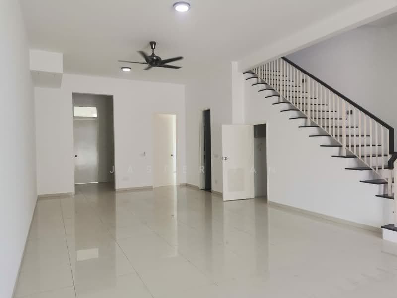 Rumah Teres 2 Tingkat untuk Disewa di Semenyih (Selangor) - Jasper Tan - Living Room - PropertyGuru.com.my