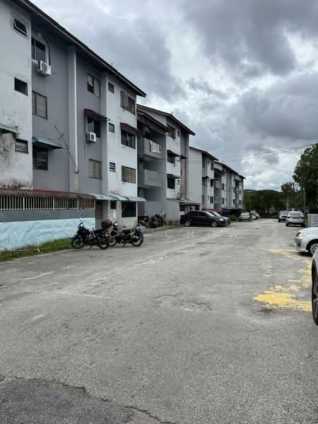 Flat for Sale at Flat Bandar Selesa Jaya @ Jalan Silat Gayong - Zack Chow - Exterior - PropertyGuru.com.my