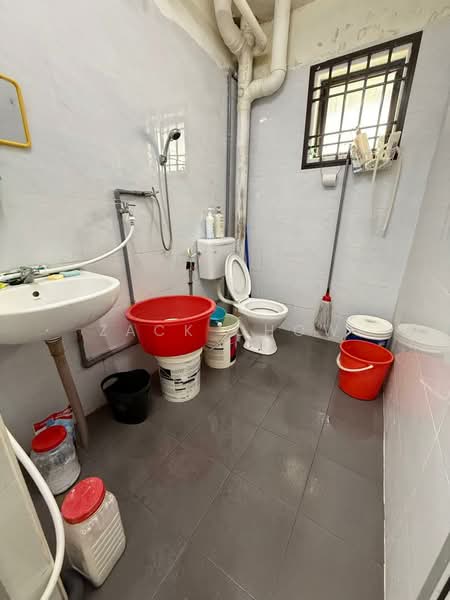 Flat for Sale at Flat Bandar Selesa Jaya @ Jalan Silat Gayong - Zack Chow - Bathroom - PropertyGuru.com.my