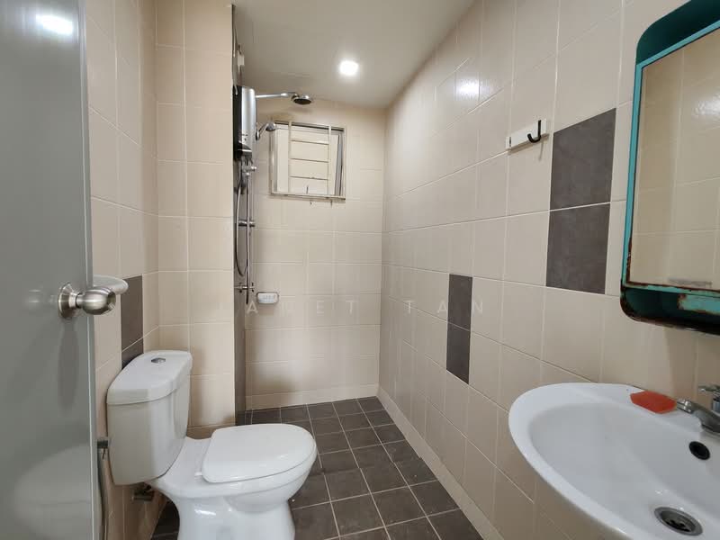 Apartment for Sale at Seri Baiduri - Janet Tan - Bathroom 1 - PropertyGuru.com.my