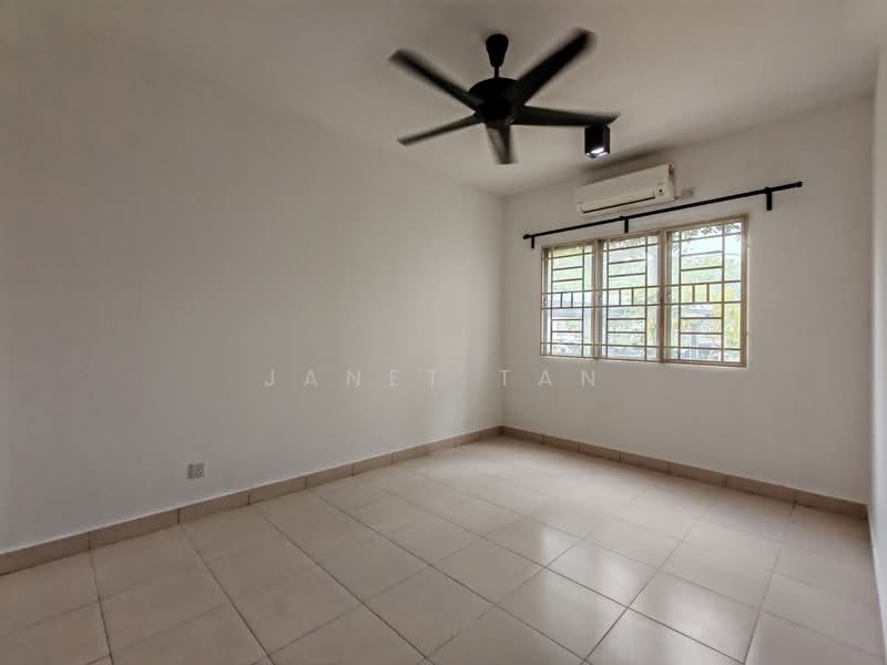 Apartment for Sale at Seri Baiduri - Janet Tan - Master Bedroom - PropertyGuru.com.my