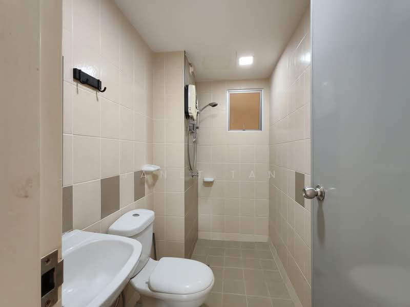 Apartment for Sale at Seri Baiduri - Janet Tan - Bathroom 2 - PropertyGuru.com.my