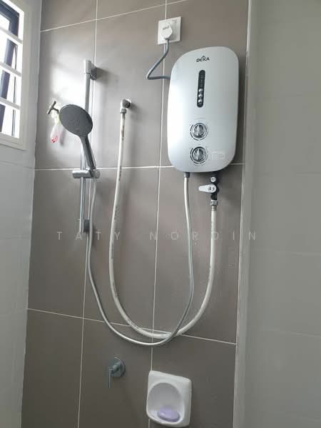 2-storey Terraced House for Sale in Semenyih Parklands (Beranang) - Taty Nordin - Bathroom - PropertyGuru.com.my