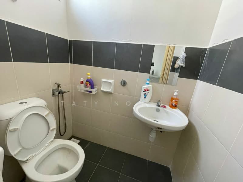 2-storey Terraced House for Sale in Semenyih Parklands (Beranang) - Taty Nordin - Bathroom - PropertyGuru.com.my