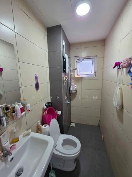 Kondominium untuk Disewa di The Holmes 1 - Geoff Lim - Bathroom - PropertyGuru.com.my