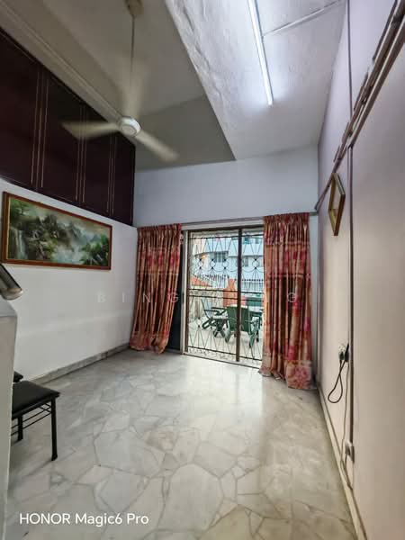2.5-storey Terraced House for Sale in Klang (Selangor) - Bing Bing - Living Room - PropertyGuru.com.my