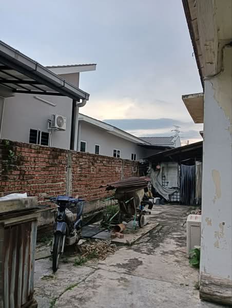 Bungalow for Sale in Buntong (Ipoh) - Lee Muzi - Exterior - PropertyGuru.com.my