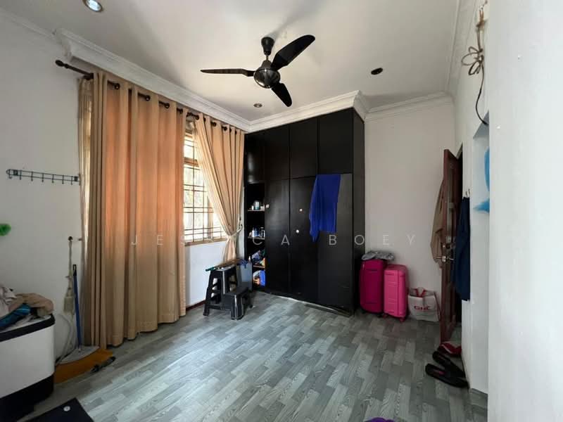 1.5-storey Terraced House for Sale in Taman Bukit Jaya (Ulu Tiram) - Jessica Boey - Bedroom - PropertyGuru.com.my