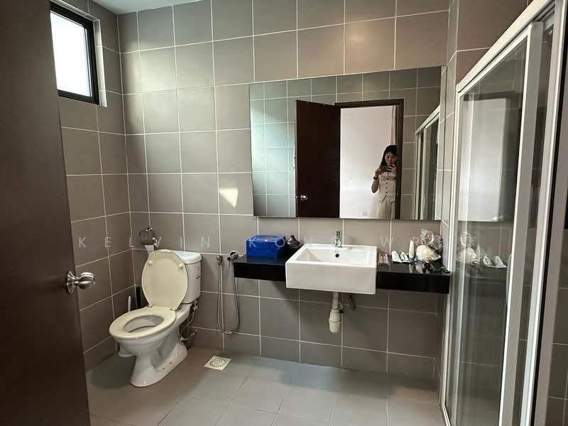 Semi-Detached House for Sale in Senibong (Permas Jaya) - Kelvin Kong Wren - Bathroom - PropertyGuru.com.my