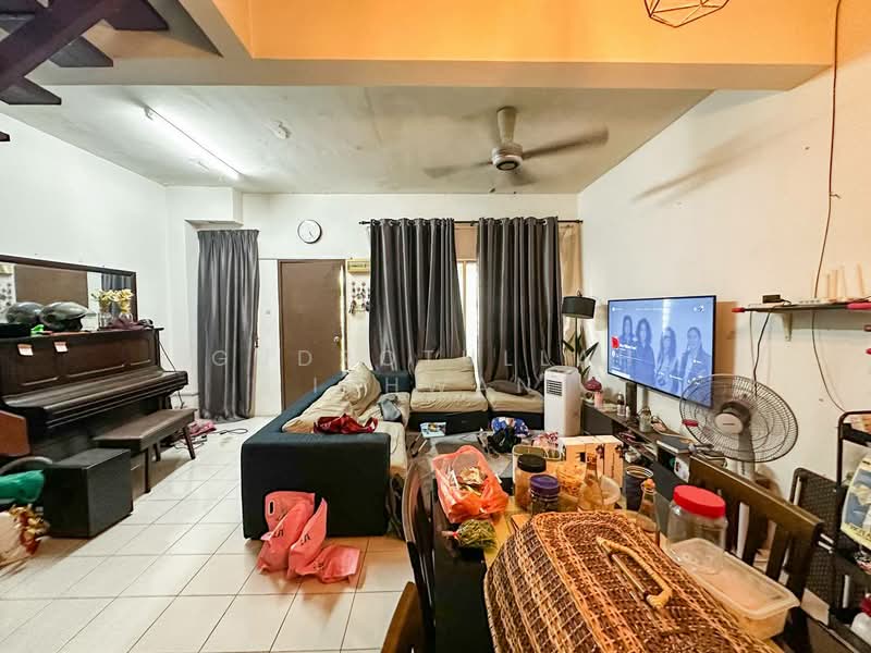 2-storey Terraced House for Sale in Seri Kembangan (Selangor) - Gudrotullah Ikhwan - Living Room - PropertyGuru.com.my