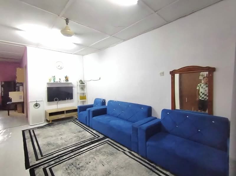 Terraced House for Sale in Peramu Jaya 3 (Pahang Tua) - Mohammad Azizi - Living Room - PropertyGuru.com.my