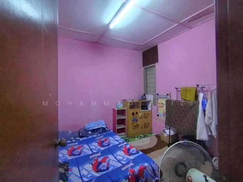 Terraced House for Sale in Peramu Jaya 3 (Pahang Tua) - Mohammad Azizi - Bedroom - PropertyGuru.com.my