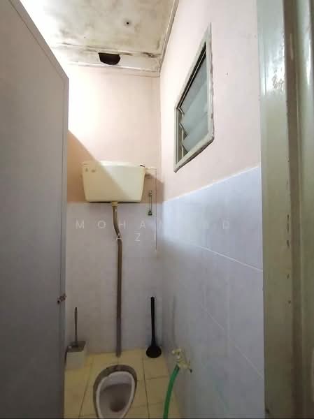 Terraced House for Sale in Peramu Jaya 3 (Pahang Tua) - Mohammad Azizi - Bathroom - PropertyGuru.com.my