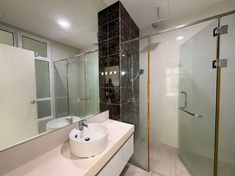 Kondominium untuk Disewa di Ferringhi Residence - Alex Lim - Bathroom - PropertyGuru.com.my