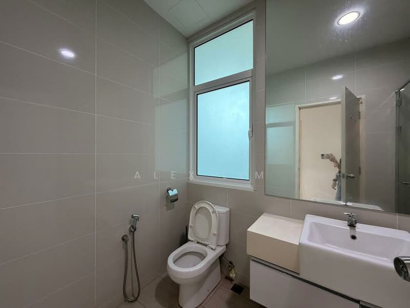 Kondominium untuk Disewa di Ferringhi Residence - Alex Lim - Bathroom - PropertyGuru.com.my