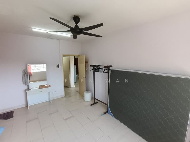 Apartment for Sale at Serdang Villa Apartment - Helen Wan - Bedroom - PropertyGuru.com.my
