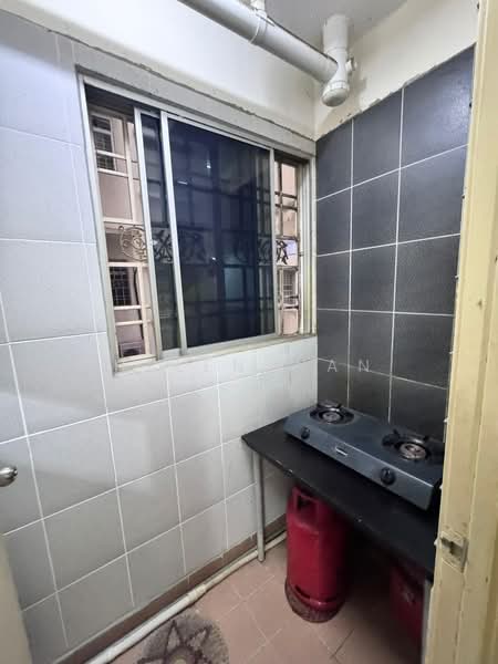 Apartment for Sale at Serdang Villa Apartment - Helen Wan - Kitchen - PropertyGuru.com.my