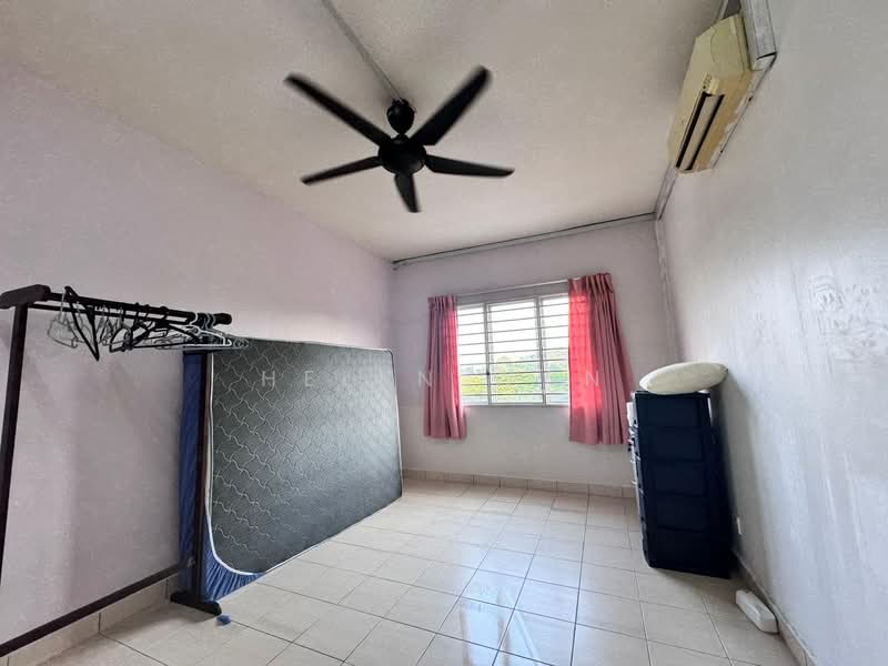 Apartment for Sale at Serdang Villa Apartment - Helen Wan - Bedroom - PropertyGuru.com.my
