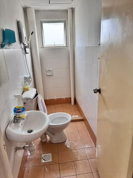 Apartment for Sale at Serdang Villa Apartment - Helen Wan - Bathroom - PropertyGuru.com.my