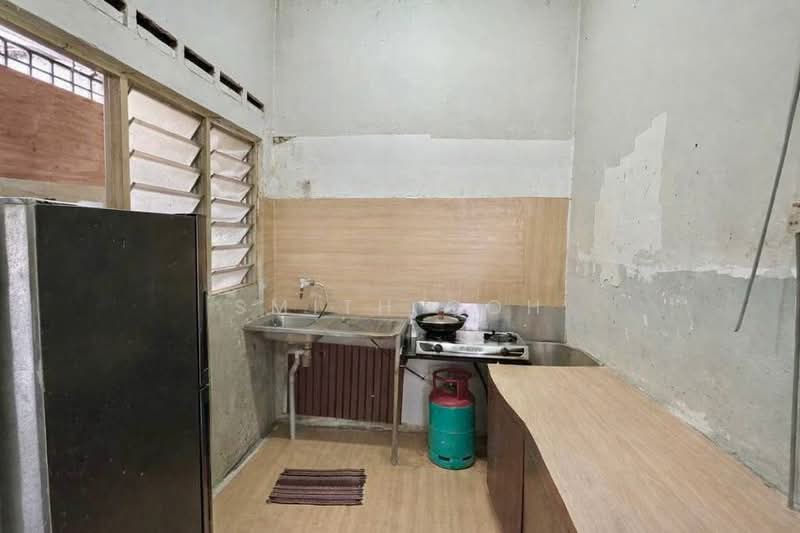 Rumah Flat untuk Dijual di Taman Pulai Utama - Smith Goh - Kitchen - PropertyGuru.com.my