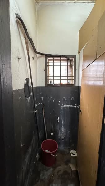 Rumah Flat untuk Dijual di Taman Pulai Utama - Smith Goh - Bathroom - PropertyGuru.com.my