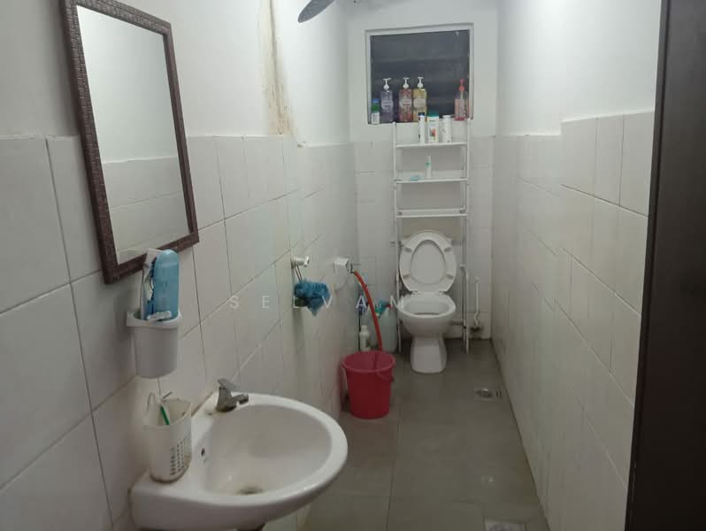 Flat for Sale at Vista Subang - Selvam . - Bathroom - PropertyGuru.com.my