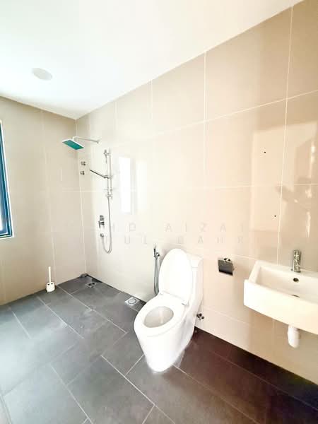 Rumah Teres 4 Tingkat untuk Dijual di Damansara Perdana (Selangor) - Mohd Aizat Saiful Bahri - Bathroom - PropertyGuru.com.my
