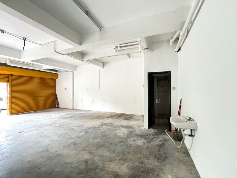 Shop for Sale in Jalan Klang Lama (Old Klang Road) (Kuala Lumpur) - Keanu Tan - Interior - PropertyGuru.com.my
