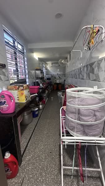 Rumah Teres 2 Tingkat untuk Dijual di Taman Mount Austin (Tebrau) - Garet Lim - Kitchen - PropertyGuru.com.my