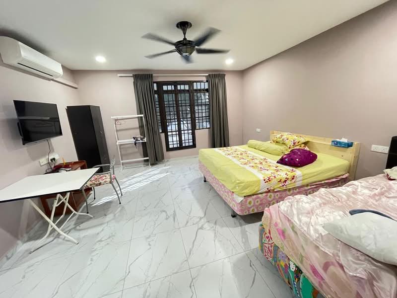 Rumah Teres 2 Tingkat untuk Dijual di Taman Mount Austin (Tebrau) - Garet Lim - Bedroom - PropertyGuru.com.my